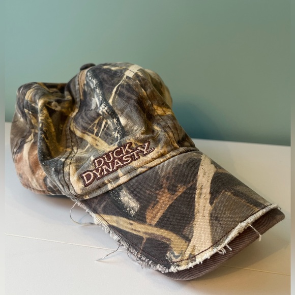 A&E Duck Dynasty distressed hat / cap. Soft and comfortable. Velcro closure. O/S - Picture 3 of 7